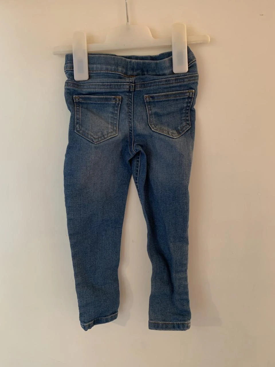 Blauwe spijkerbroek van Jegging. Maat 98. – photo 2